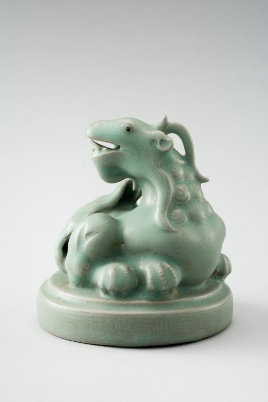 양 팀장이 가장 아끼는 유물 중 하나로 꼽은 고려 시대 ‘청자 기린 장식 향로 뚜껑’. 전남 진도 해역에서 출수된 것이다. 양순석 팀장·국립해양유산연구소 제공