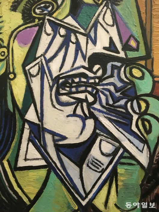 가까이서 본 ‘우는 여인’. 사진 김민 기자.