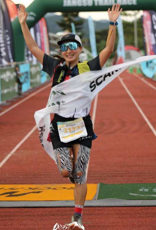 이호영 씨가  한 트레일러닝대회에서 결승선을 통과하고 있다. 이호영 씨 제공.