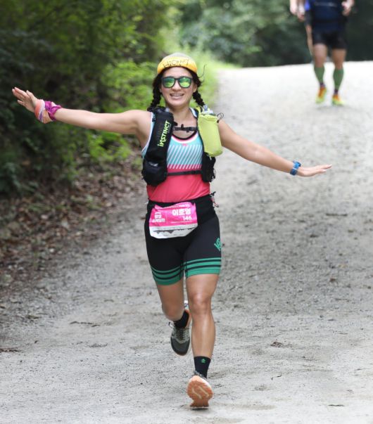 이호영 씨가 지난해 8월 삼삼트레일러닝 대회에 출전해 즐겁게 달리고 있다. 이호영 씨 제공.