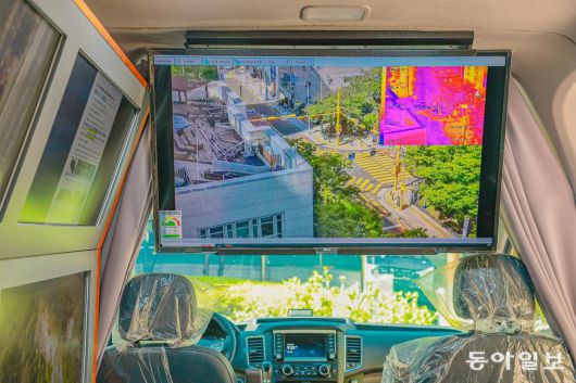 드론영상 관제차량 안에 설치된 모니터의 모습. 부산경찰청 제공