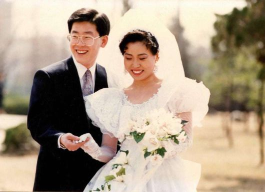 더불어민주당 이재명 대선 후보(왼쪽)와 배우자 김혜경 씨의 1991년 결혼 사진. 이 후보 SNS 캡처