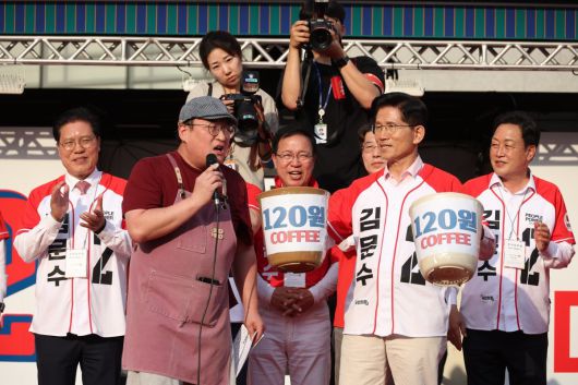 김문수 국민의힘 대통령 후보가 20일 경기 하남시 스타필드 하남 앞에서 유세를 하고 있다. (공동취재) 2025.5.20/뉴스1