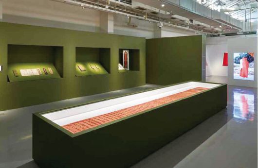 불교 자수공예 특별전 ‘염원을 담아-실로 새겨 부처에 이르다’ 전시장 풍경. 서울공예박물관 제공