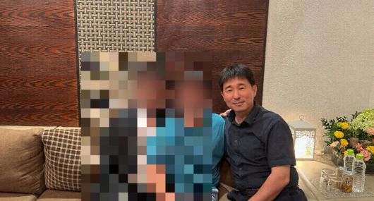 더불어민주당이 19일 오후 서울 여의도 중앙당사에서 ‘지귀연 판사 룸살롱 접대 의혹’ 관련 사진을 공개했다. 2025.05.19. 더불어민주당 제공