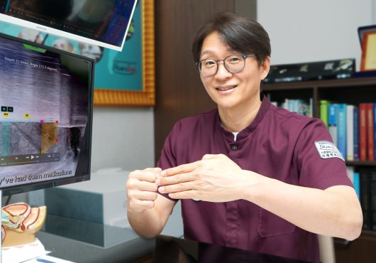 아쿠아블레이션 전립선 매핑 설계를 설명하고 있는 스탠탑비뇨의학과의원 김도리 대표원장. 스탠탑비뇨의학과의원