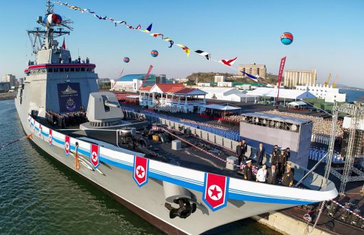 사고 구축함과 동급인 구축함 북한 조선중앙통신은 21일 청진조선소에서 새로 건조한 5000t급(최현호) 구축함 진수식을 진행하다가 사고가 발생했다고 보도했다. 사고 구축함과 동급의 신형 구축함 모습. 노동신문 뉴스1