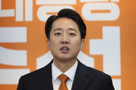 이준석 개혁신당 대통령 후보가 29일 오전 서울 여의도 국회에서 TV토론 당시 여성 신체 부위 언급에 대한 사과와 이재명 더불어민주당 후보 아들 의혹 관련 긴급 기자회견을 하고 있다. 2025.5.29/뉴스1