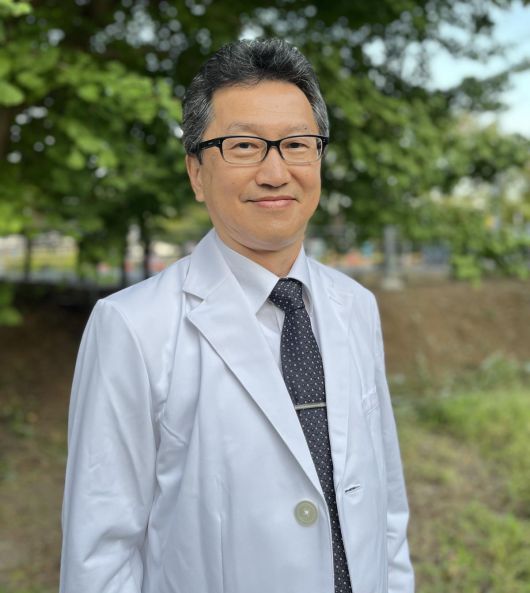 ‘직관의 폭발’ 저자 이와다테 야스오 히가시치바 메디컬센터장은 “AI시대에 데이터에만 의지한 의사결정은 한계가 있다”며 “뇌에 축적된 개인의 역사와 기억에서 비롯되는 직관을 키워야 한다”고 했다. 이와다테 야스오 센터장 제공