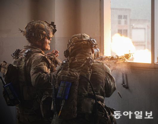 주한 미 2사단, 한미 연합사단 예하 스트라이커여단 장병들이 2023년 8월 을지자유의방패(UFS) 한미 연합훈련의 일환으로 도시지역 작전 훈련을 하고 있다. 박형기 기자 oneshot@donga.com