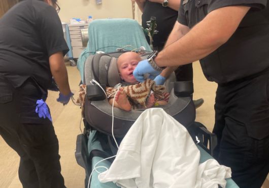 단추형 건전지를 삼킨 아기 아사. (사진=SNS)