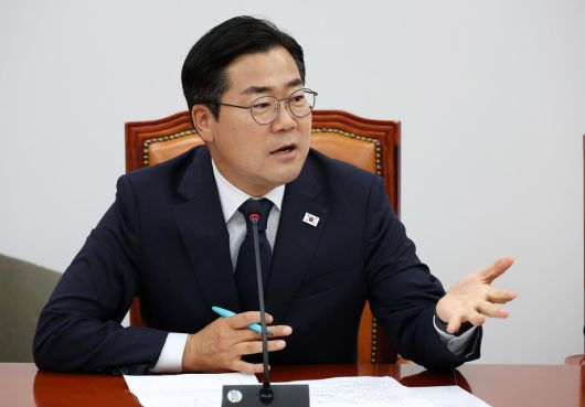 박찬대 더불어민주당 원내대표가 12일 오전 서울 여의도 국회에서 열린 고별 기자간담회에서 발언하고 있다. 2025.06.12.뉴시스