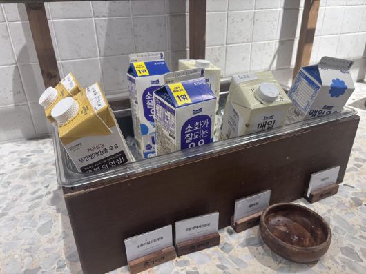 상하농원 조식 우유 코너. 황소영 기자 fangso@donga.com