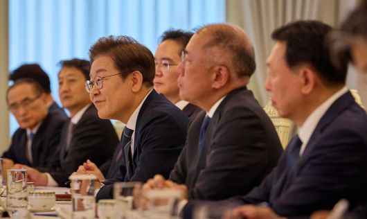 이재명 대통령이 13일 서울 용산 대통령실 청사에서 6경제단체·기업인 간담회를 하고 있다. 2025.6.13 대통령실 제공