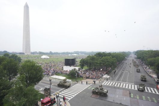 14일 워싱턴에서 열병식이 열리고 있다. 워싱턴=AP 뉴시스