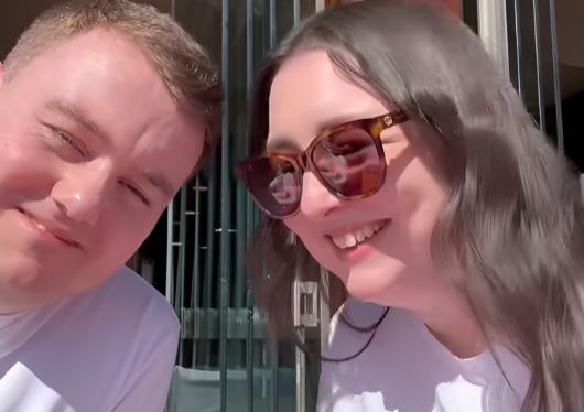 결혼 7년 차 부부, 유치원 단체사진에서 나란히 앉아 있었던 사실 뒤늦게 발견했다. / 사진=SNS 캡처