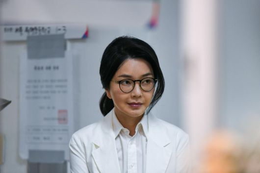 윤석열 전 대통령의 부인인 김건희 여사가 제21대 대통령선거일인 3일 오전 서울 서초구 원명초등학교에 마련된 서초4동 제3투표소로 투표를 위해 입장하고 있다. 2025.06.03 사진공동취재