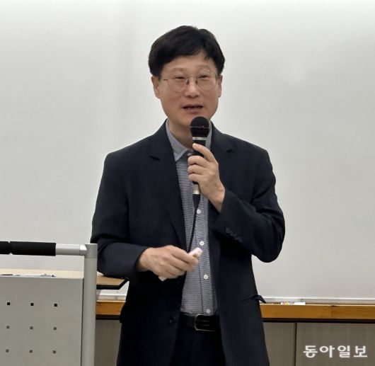 ‘베트남 다낭 아파트 주거 경험과 부동산 인사이트’에 대해 14일 발표하는 홍순구 베트남 두이탄대 교수. 서강대 제공