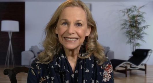 16조 유산에도 검소한 삶 선택한 미국 상속녀 미치 퍼듀. 전세기 대신 이코노미, 명품 대신 중고옷. 자선과 청지기 정신으로 주목받고 있다. (사진=미치퍼듀 홈페이지 캡처)