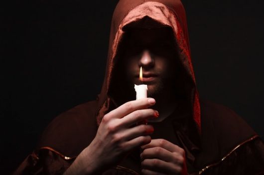 귀족 여성 엘라 피츠페인은 수도원 습격, 간통, 사제 암살 사주 등으로 중세 사회의 규범을 거세게 위반한 인물로, 교회 권위에 정면으로 도전한 대표적 사례로 평가된다. (사진=게티이미지뱅크)