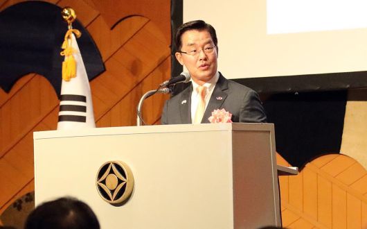 박철희 주일대사가 19일 일본 도쿄 뉴오타니 호텔에서 열린 주일 한국대사관 주최 ‘한일 국교정상화 60주년 기념’ 리셉션에서 인사말 하고 있다. 2025.06.19/뉴스1