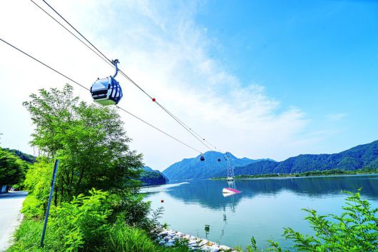 춘천 삼악산 호수 케이블카. 삼천동에서 의암호를 가로질러 삼악산까지 연결하는 3.61㎞ 코스다. 춘천시 제공