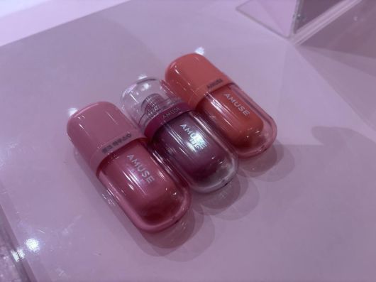 어뮤즈 매장에서는 이름을 새기는 각인서비스를 무료로 제공해주고 있다. 황소영 기자 fangso@donga.com