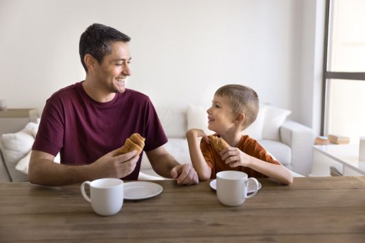 《뉴욕타임스》 기자 수전 도미너스는 자신의 책을 위해 뛰어난 성과를 낸 형제자매를 둔 여섯 가족을 인터뷰했다. 이들은 각자 다른 배경을 가졌지만, 자녀 양육 방식에서 공통된 특징들을 보였다. (사진=게티이미지뱅크)