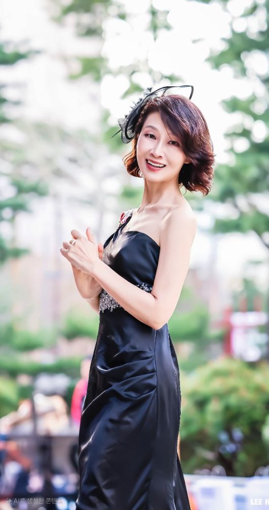 서경희 한국외대 교수가 시니어 모델로 활동하고 있는 모습. 서경희 교수 제공.