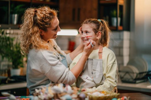 《뉴욕타임스》 기자 수전 도미너스는 자신의 책을 위해 뛰어난 성과를 낸 형제자매를 둔 여섯 가족을 인터뷰했다. 이들은 각자 다른 배경을 가졌지만, 자녀 양육 방식에서 공통된 특징들을 보였다. (사진=게티이미지뱅크)
