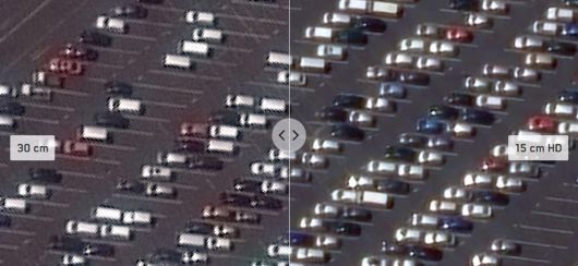 600㎞ 상공에서 인공위성으로 찍은 주차장 사진의 해상도 비교. 왼쪽이 0.3m급 해상도이며 오른쪽이 0.15m급 해상도이다. 맥사 테크놀로지스.