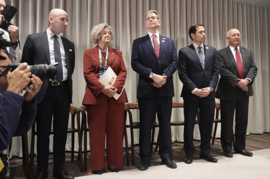 왼쪽부터 밀러, 수지 와일스 백악관 비서실장, 스콧 베선트 재무장관, 마코 루비오 국무장관이 16일 주요 7개국(G7) 정상회의 중 열린 트럼프 대통령과 마크 카니 캐나다 총리의 정상회담에 배석했다. 카나나스키스=AP 뉴시스