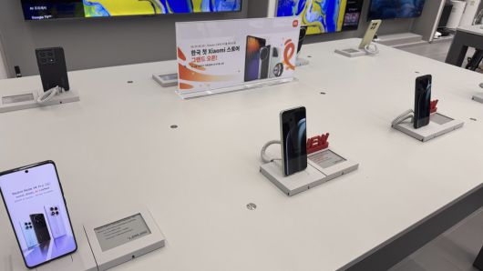 샤오미 IFC몰 여의도점에 전시된 샤오미 15 울트라 제품. 윤우열 기자 cloudancer@donga.com