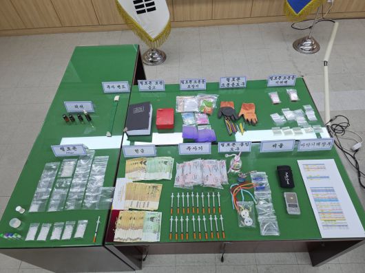 경찰이 피의자들로부터 압수한 물건. 뉴스1