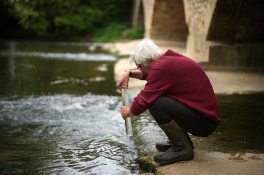 북한 황해북도 평산 우라늄정련공장에서 방류된 폐수가 예성강을 따라 서해로 흘러들었을 가능성이 위성사진 분석을 통해 제기됐다. 침전지 내부 슬러지 면적은 2006년 1.9ha에서 2024년 16.6ha로 약 8.7배 급증했으며, 녹조 확산과 침출수 유출 흔적도 포착됐다. (사진=게티이미지코리아)