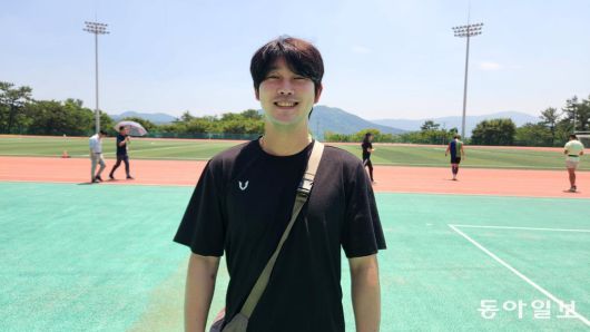 멀리뛰기 국가대표 이현우 선수 등을 지도하고 있는 부산대 육상부 유재혁 감독. 김화영 기자 run@donga.com