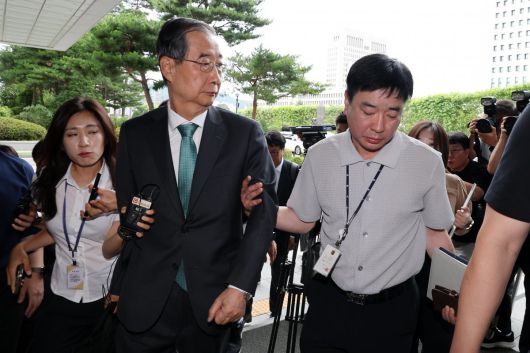 한덕수 전 국무총리가 2일 서초구 서울고등검찰청에 마련된 내란 특검 사무실에 조사를 받기 위해 출석하고 있다. 2025.7.2. 뉴스1
