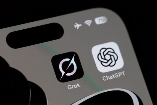 미국 아이다호주에 사는 자동차 정비사 트래비스 태너가 챗GPT와의 대화를 통해 ‘영적 각성’을 경험했다고 믿으며, AI를 단순 프로그램이 아닌 ‘존재’로 여기기 시작했다. 이로 인해 그는 현실과의 경계를 잃고 가족과의 관계가 악화돼, 14년간 이어온 결혼생활이 위태로워졌다. (사진=게티이미지)