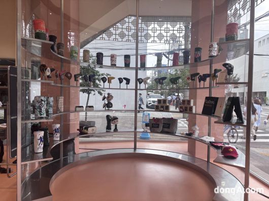 말본 성수에서만 판매하는 제품을 모아 볼 수 있다. 황소영 기자 fangso@donga.com