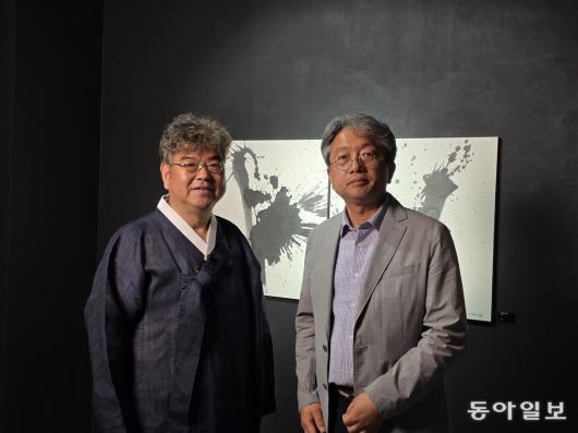 배일동 명창(왼쪽)과 장천 김성태 작가.