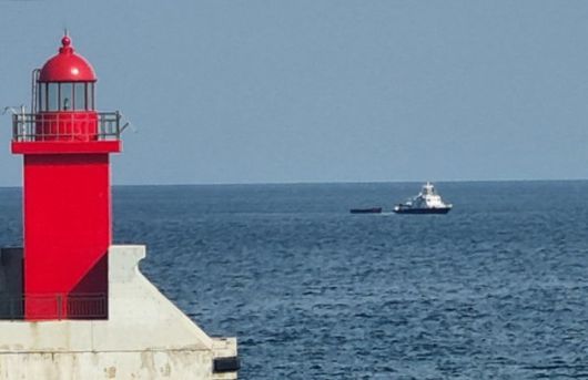 (기사와 직접적 관련 없는 참고사진) 사진은 해상에서 표류하던 북한 소형 목선을 예인하는 모습. 2023.10.24 뉴스1