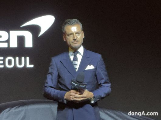 헨릭 빌헬름스마이어 맥라렌 최고상업책임자가 4일 서울 장충동 반얀트리호텔에서 열린 기자간담회에 참석해 브랜드를 소개하고 있다.