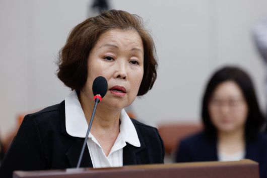 손효숙 리박스쿨 대표가 10일 서울 여의도 국회 교육위원회에서 열린 리박스쿨 청문회에 출석해 의원 질의에 답하고 있다. 2025.7.10/뉴스1