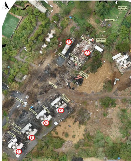 초기사고조사보고서에 담긴 사고 현장. 총 5개 건물에 걸쳐 사고 비행기 파편이 흩어진 것으로 나타났다. 출처 인도 항공사고조사국