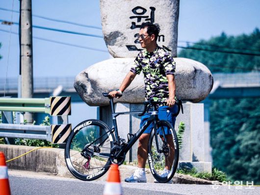 조호성은 요즘도 틈틈이 자전거를 타며 체력을 유지한다.   조호성 제공