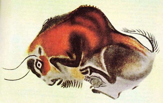 구석기 시대의 대표적인 동굴 ‘알타미라 동굴’ 천장에서 발견된 벽화의 들소. 상처 입은 들소를 표현한 이 그림은 생동감 넘치는 묘사와 선명한 색채감 등으로 현대 작품과 비교해도 손색이 없다. 출처 위키피디아