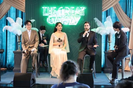 신춘수(왼쪽부터) 오디컴퍼니 대표겸 프로듀서, 배우 센젤 아마디(Senzel Ahmady, 데이지 뷰캐넌 역), 매트 도일(Matt Doyle, 제이 개츠비 역)이 15일 서울 서초구 솔빛섬에서 뮤지컬 ‘위대한 개츠비’ 서울 론칭 쇼케이스 기자간담회를 하고 있다. 2025.07.15. 서울=뉴시스