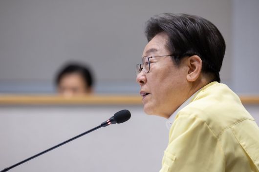 이재명 대통령이 18일 서울 종로구 서울정부청사 중앙재난안전상황실 서울상황센터에서 집중호우 대처상황 점검회의를 주재하고 있다. 2025.7.18. 대통령실 제공