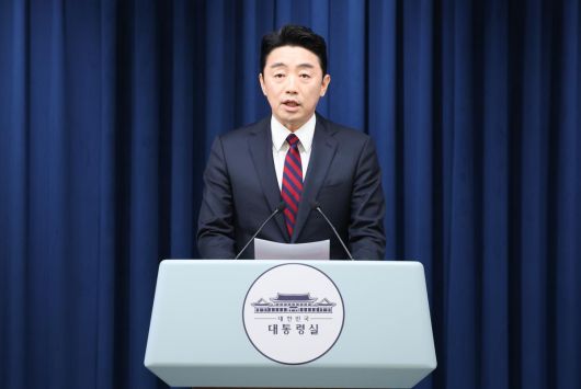 강훈식 대통령 비서실장이 24일 서울 용산 대통령실 청사에서 대통령 주재 수석보좌관 회의 관련 브리핑을 하고 있다. 2025.7.24/뉴스1