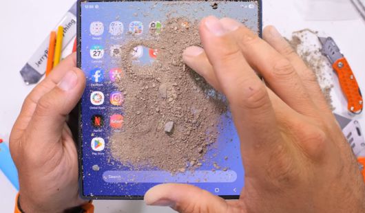 유튜브 갈무리 @ JerryRigEverything